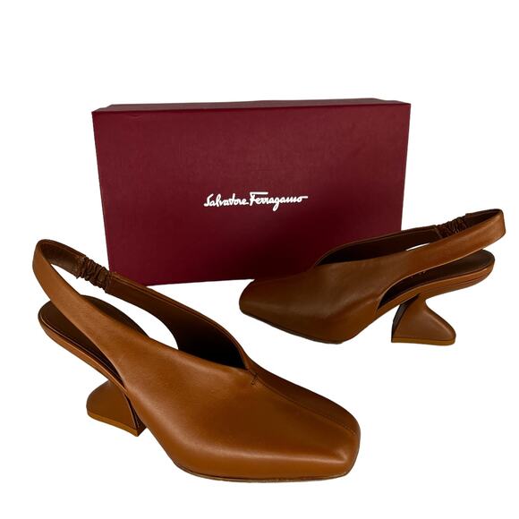 Salvatore Ferragamo Chunky-Heel Sloane 85MM Pumps - Picture 2 of 16